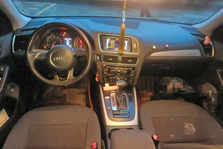 Used Audi Q5 2015 40 TFSI Trendy Edition Center Console