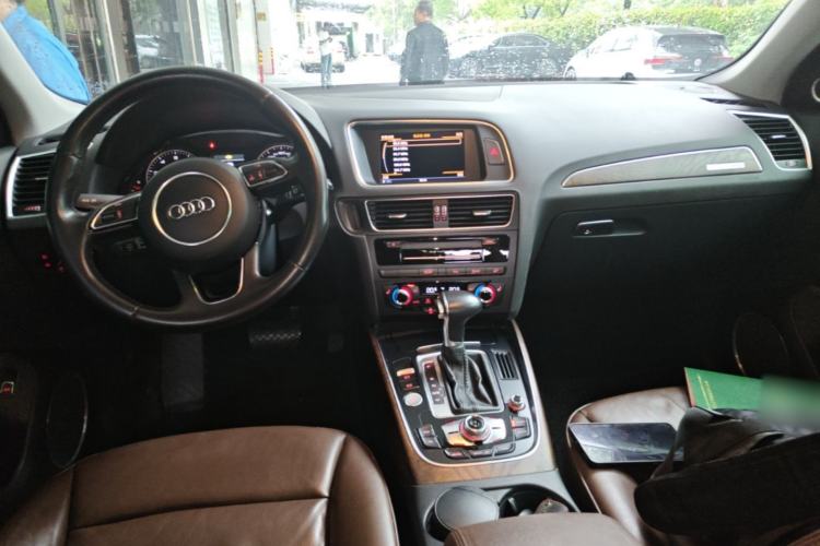 Used Audi Q5 2015 40 TFSI Dynamic Edition Center Console