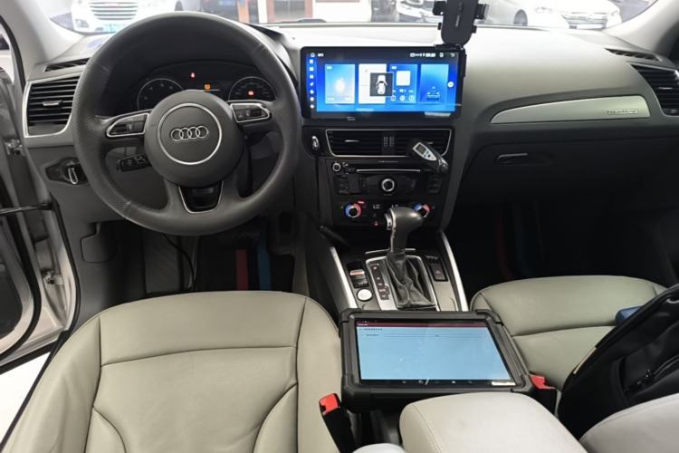 Used Audi Q5 2015 40 TFSI Technology Edition Center Console