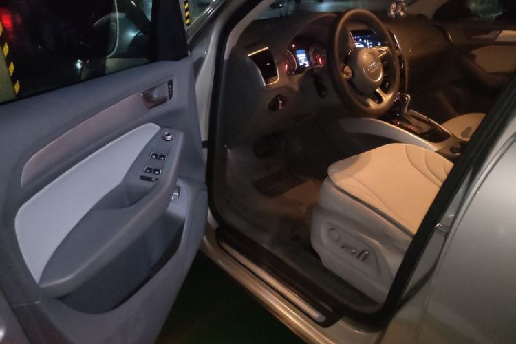 Used Audi Q5 2015 40 TFSI Technology Edition Driver Seat