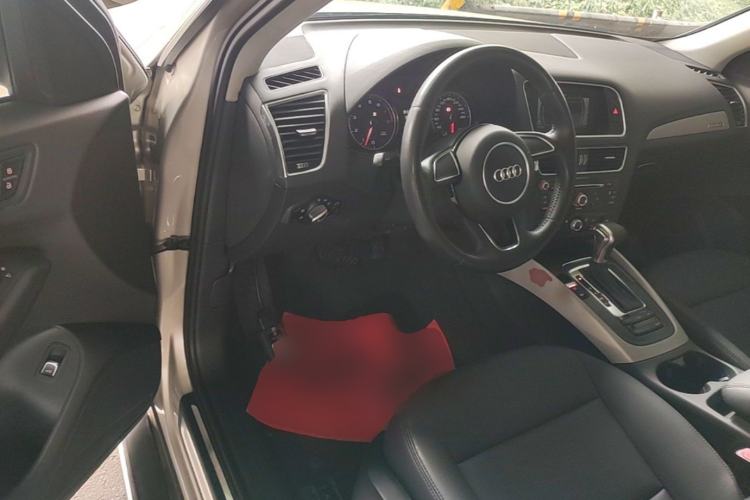 Used Audi Q5 2015 40 TFSI Trendy Edition Driver Seat