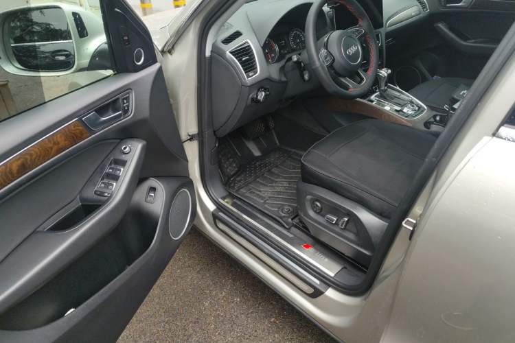 Used Audi Q5 2015 40 TFSI Comfort Model Driver Seat
