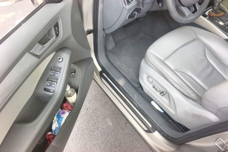 Used Audi Q5 2015 40 TFSI Technology Edition Driver Seat