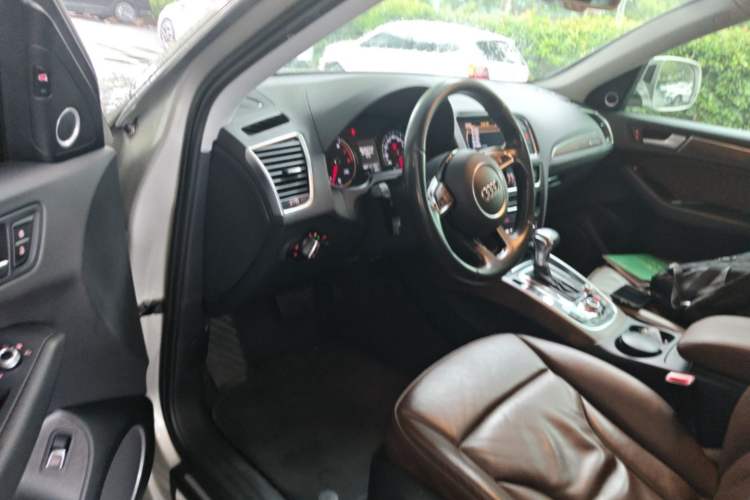 Used Audi Q5 2015 40 TFSI Dynamic Edition Driver Seat