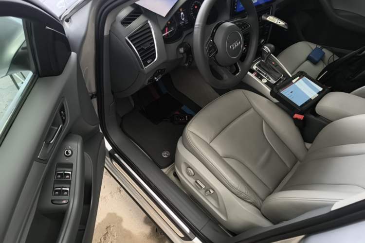 Used Audi Q5 2015 40 TFSI Technology Edition Driver Seat