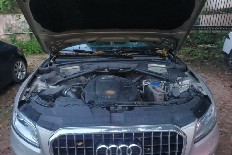 Used Audi Q5 2015 40 TFSI Trendy Edition Engine Bay