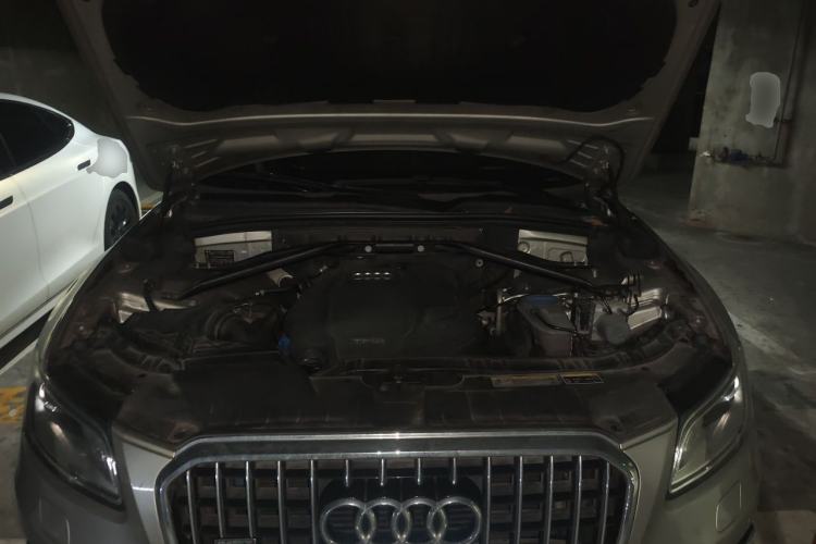 Used Audi Q5 2015 40 TFSI Comfort Model Engine Bay
