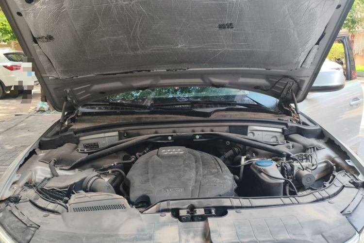 Used Audi Q5 2015 40 TFSI Comfort Model Engine Bay