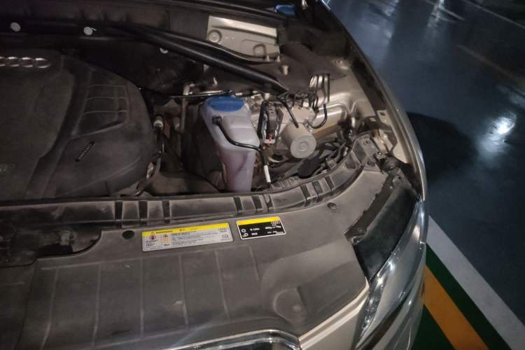 Used Audi Q5 2015 40 TFSI Technology Edition Engine Bay Left