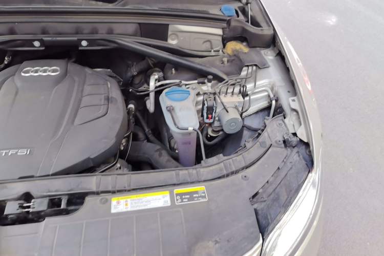 Used Audi Q5 2015 40 TFSI Comfort Model Engine Bay Left