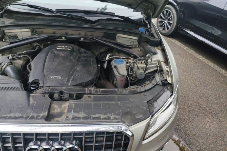 Used Audi Q5 2015 40 TFSI Comfort Model Engine Bay Left