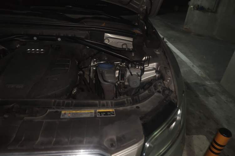 Used Audi Q5 2015 40 TFSI Comfort Model Engine Bay Left
