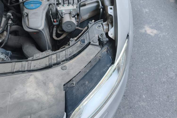 Used Audi Q5 2015 40 TFSI Comfort Model Engine Bay Left