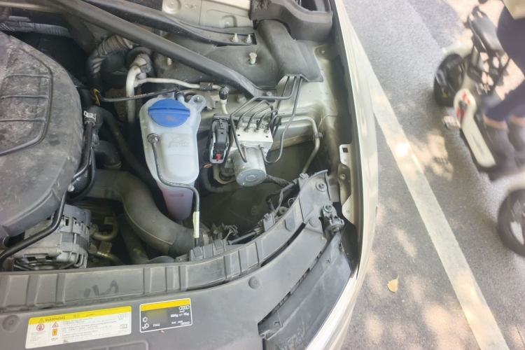 Used Audi Q5 2015 40 TFSI Technology Edition Engine Bay Left