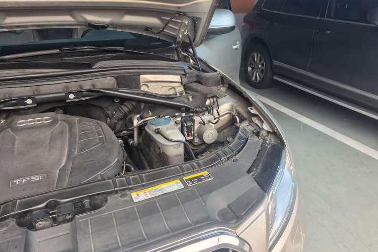 Used Audi Q5 2015 40 TFSI Technology Edition Engine Bay Left