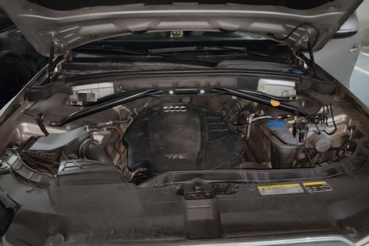 Used Audi Q5 2015 40 TFSI Comfort Model Engine Bay