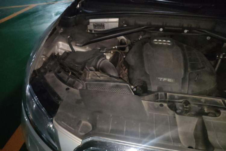 Used Audi Q5 2015 40 TFSI Technology Edition Engine Bay Right