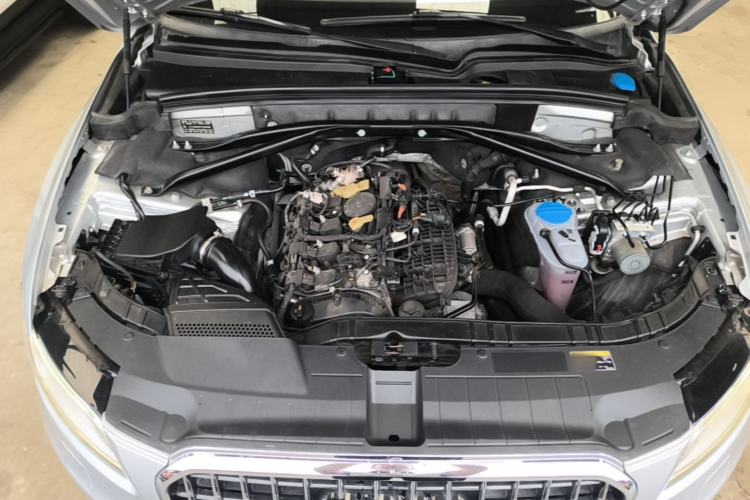 Used Audi Q5 2015 40 TFSI Technology Edition Engine Bay