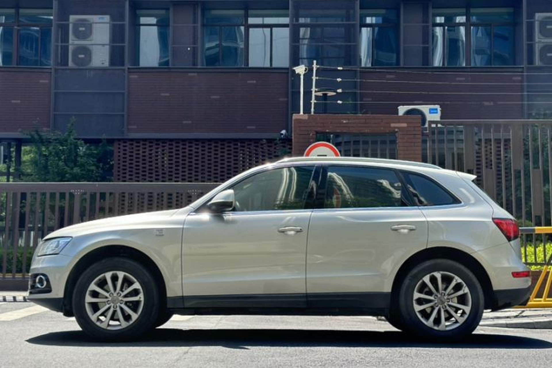 Used Audi Q5 2015 40 TFSI Technology Edition Exterior 4