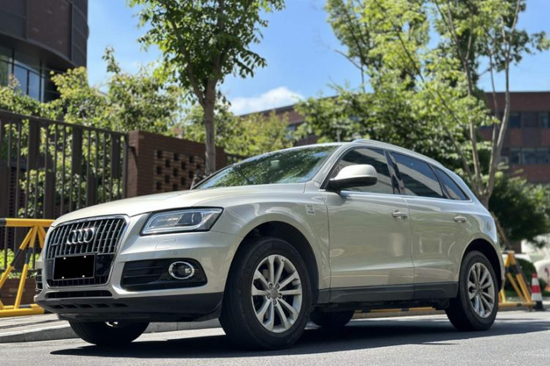 Used Audi Q5 2015 40 TFSI Technology Edition Front Left 45 Deg