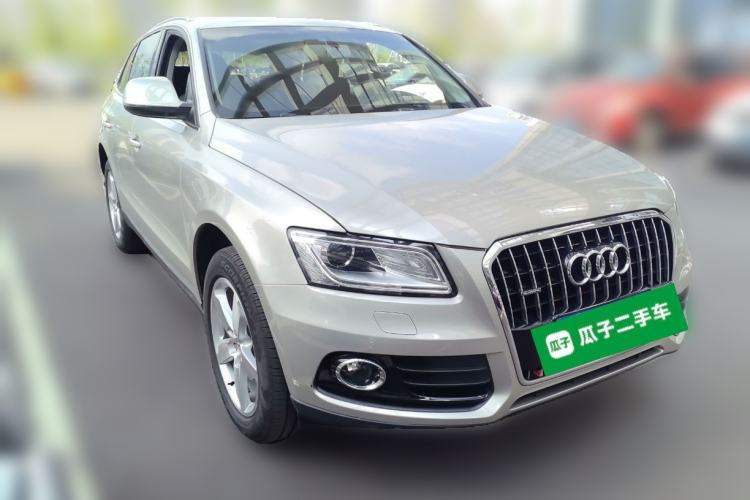 Used Audi Q5 2015 40 TFSI Comfort Model Front Right 45 Deg