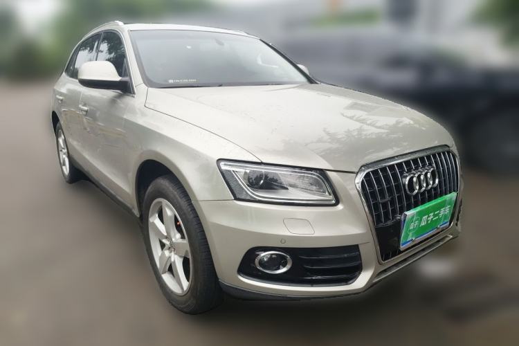 Used Audi Q5 2015 40 TFSI Comfort Model Front Right 45 Deg