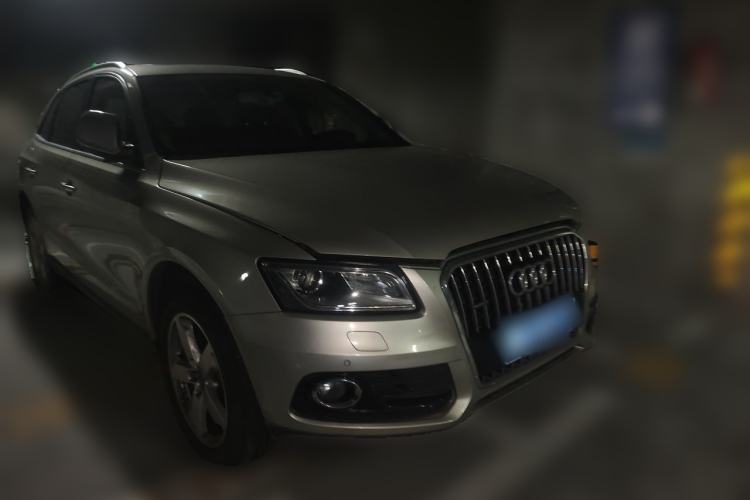 Used Audi Q5 2015 40 TFSI Comfort Model Front Right 45 Deg
