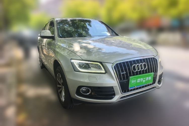 Used Audi Q5 2015 40 TFSI Technology Edition Front Right 45 Deg