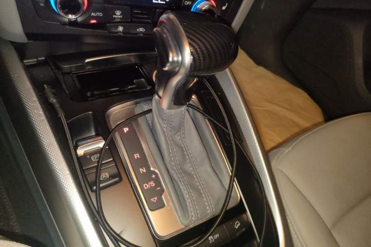 Used Audi Q5 2015 40 TFSI Technology Edition Gear Lever