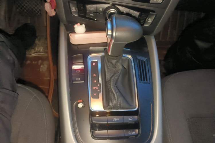 Used Audi Q5 2015 40 TFSI Trendy Edition Gear Lever