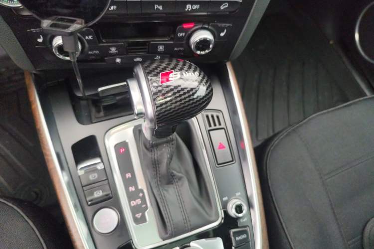 Used Audi Q5 2015 40 TFSI Comfort Model Gear Lever