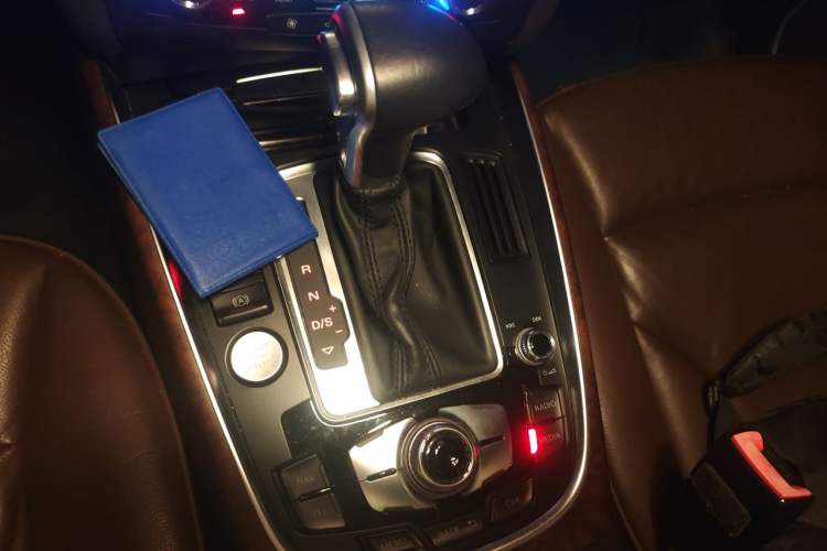 Used Audi Q5 2015 40 TFSI Comfort Model Gear Lever