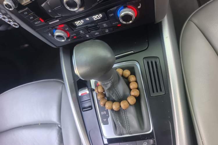 Used Audi Q5 2015 40 TFSI Technology Edition Gear Lever
