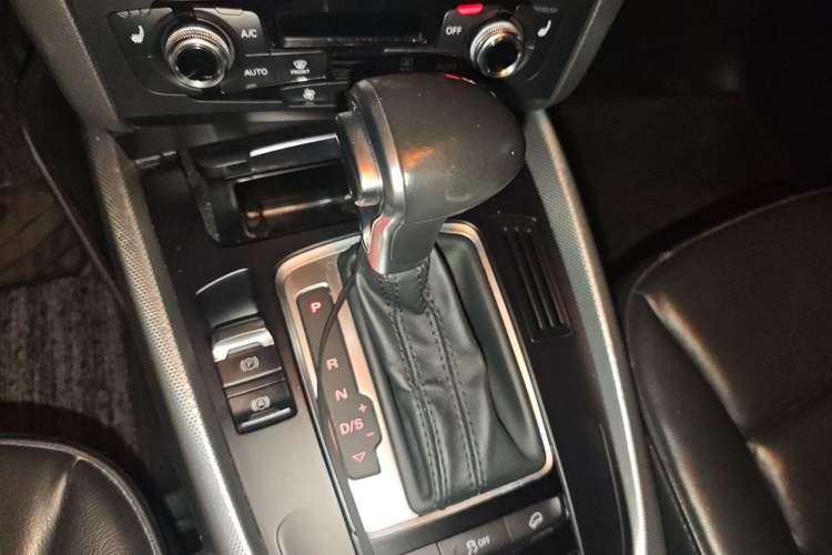 Used Audi Q5 2015 40 TFSI Technology Edition Gear Lever