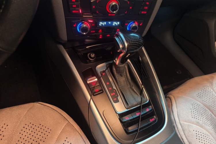 Used Audi Q5 2015 40 TFSI Technology Edition Gear Lever