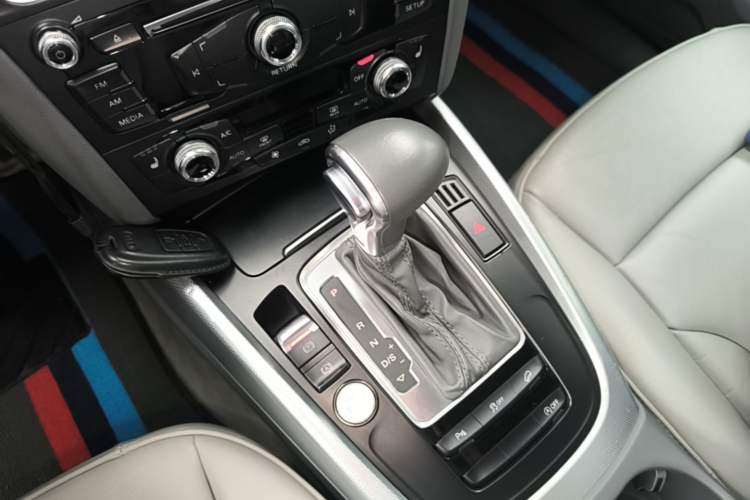 Used Audi Q5 2015 40 TFSI Technology Edition Gear Lever