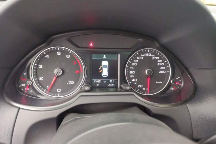 Used Audi Q5 2015 40 TFSI Comfort Model Instrument Cluster