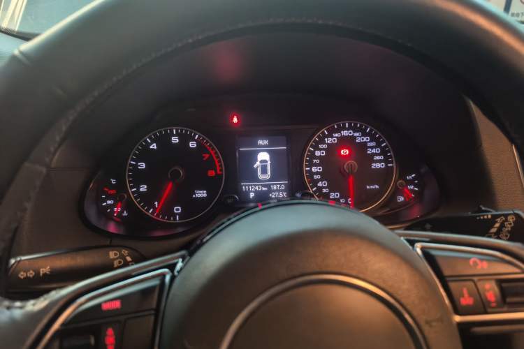 Used Audi Q5 2015 40 TFSI Technology Edition Instrument Cluster
