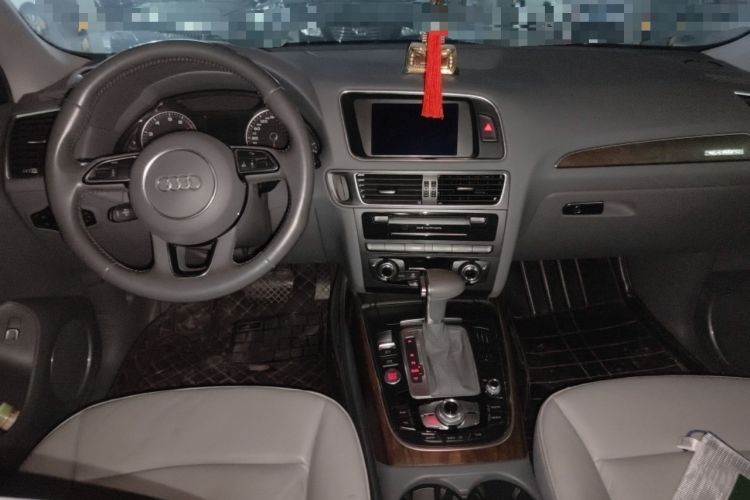 Used Audi Q5 2015 40 TFSI Comfort Model Interior 2