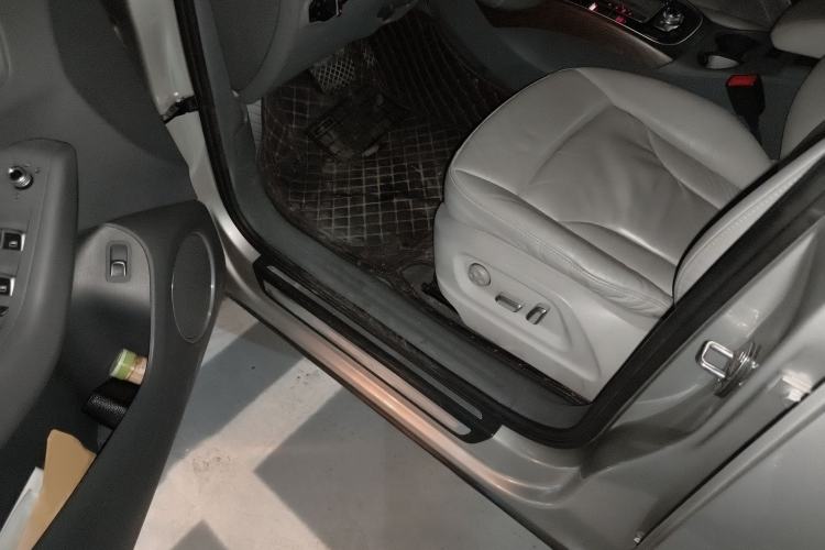 Used Audi Q5 2015 40 TFSI Comfort Model Interior 3