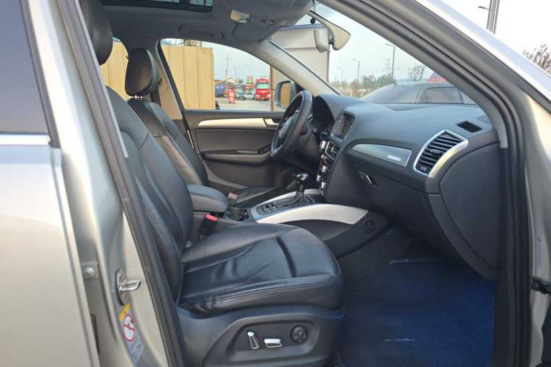 Used Audi Q5 2015 40 TFSI Technology Edition Interior 5