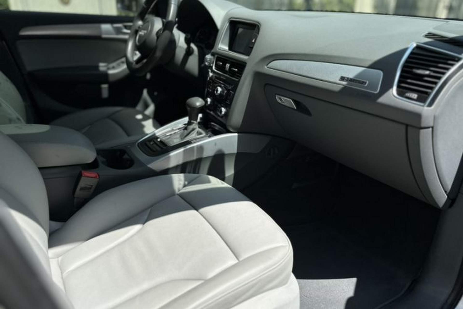 Used Audi Q5 2015 40 TFSI Technology Edition Interior 9