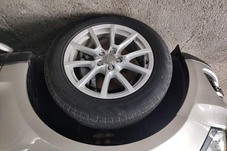 Used Audi Q5 2015 40 TFSI Trendy Edition Left Front Wheel Hub