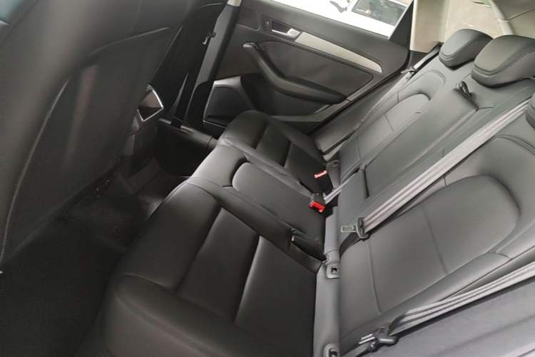 Used Audi Q5 2015 40 TFSI Trendy Edition Left Rear Seat