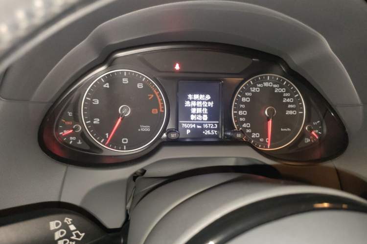 Used Audi Q5 2015 40 TFSI Technology Edition Odometer Close Up