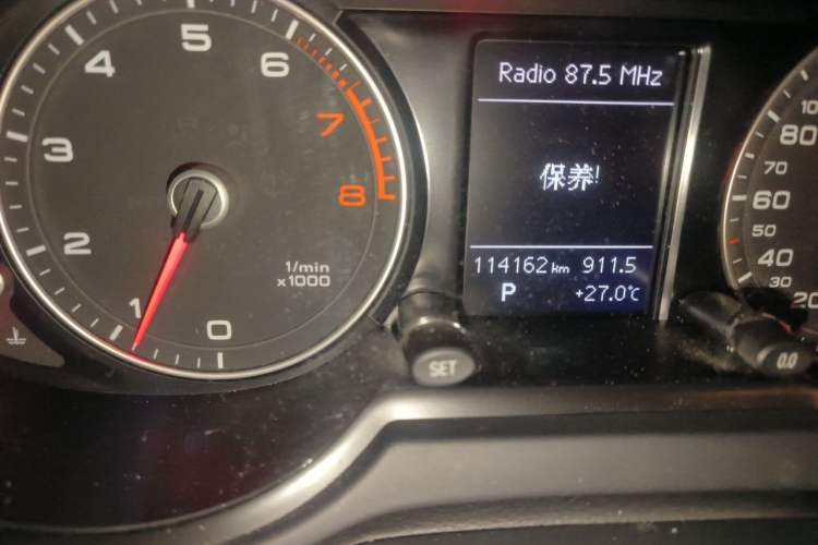 Used Audi Q5 2015 40 TFSI Trendy Edition Odometer Close Up