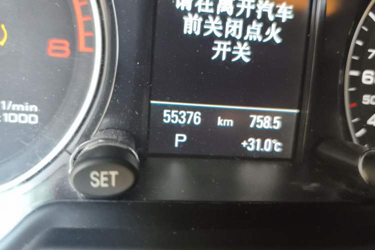Used Audi Q5 2015 40 TFSI Comfort Model Odometer Close Up