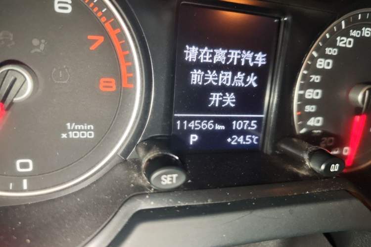 Used Audi Q5 2015 40 TFSI Technology Edition Odometer Close Up
