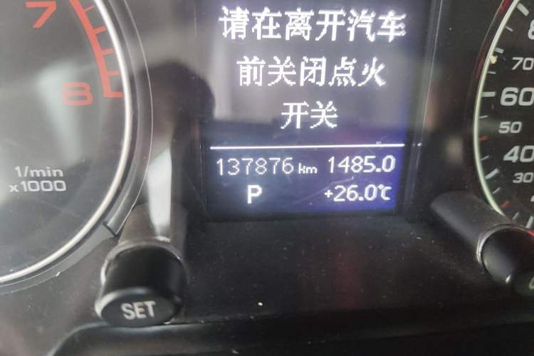 Used Audi Q5 2015 40 TFSI Trendy Edition Odometer Close Up