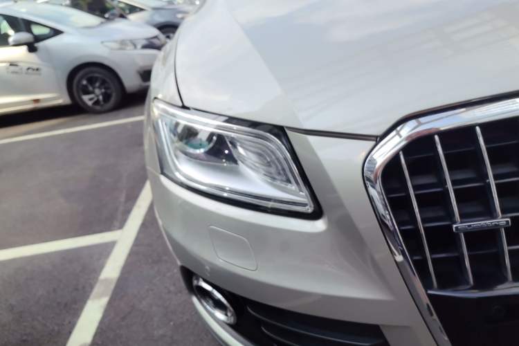Used Audi Q5 2015 40 TFSI Comfort Model Right Front Headlight